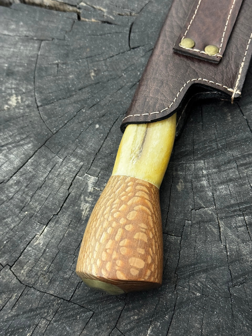 9" Artisan BBQ Knife, Ostrich Bone &amp; Louro Faia Hardwood, SS440 - 230mm